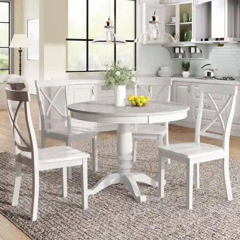 Salle à manger moderne en bois avec table ronde et chaises