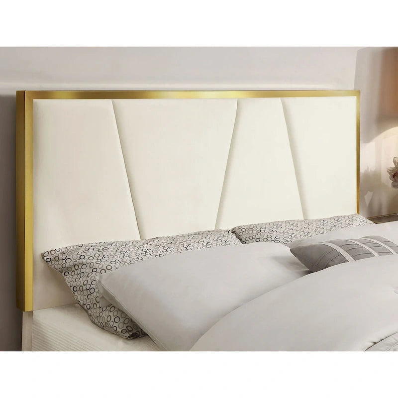 Lit plateforme entièrement capitonné DH BASIC Glam Beige avec accents dorés par Denhour