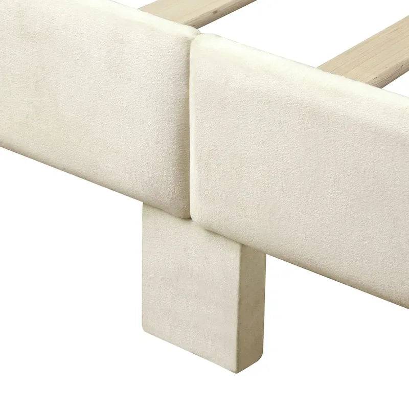Lit plateforme entièrement capitonné DH BASIC Glam Beige avec accents dorés par Denhour